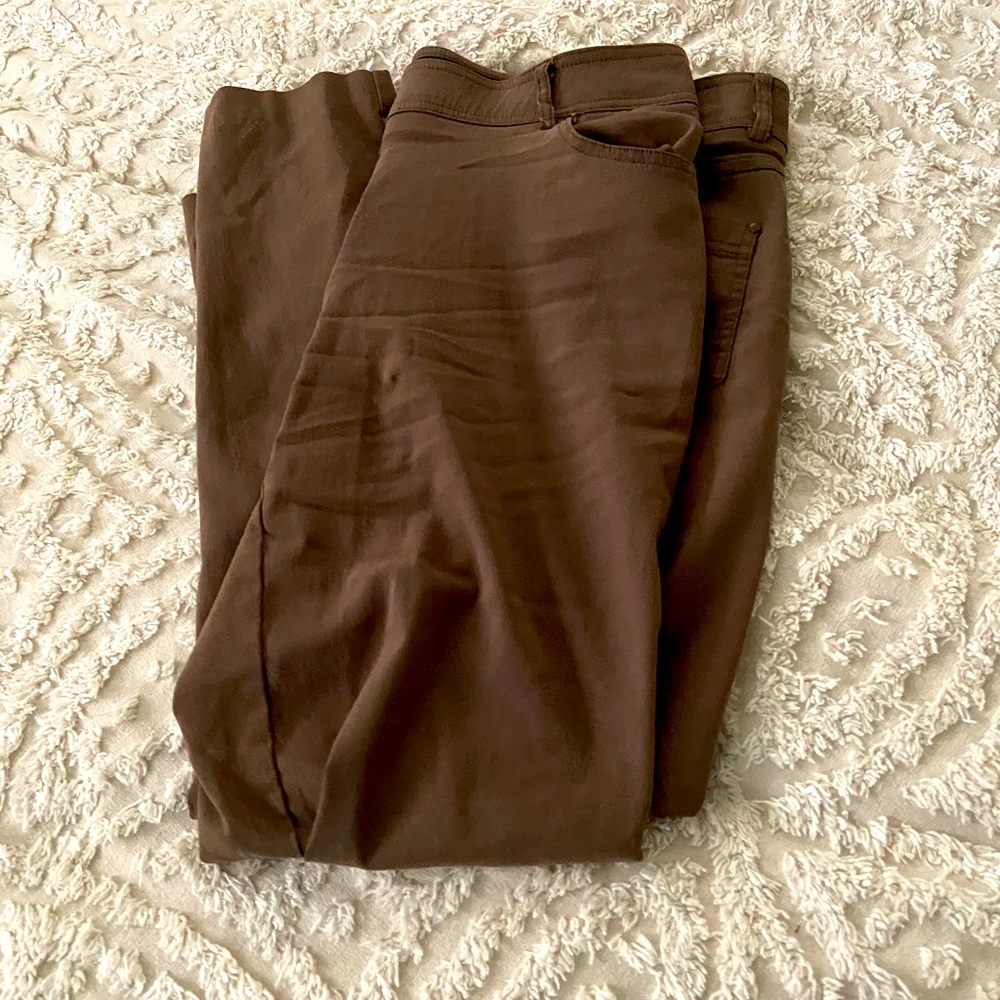 Ankle cut straight leg pants